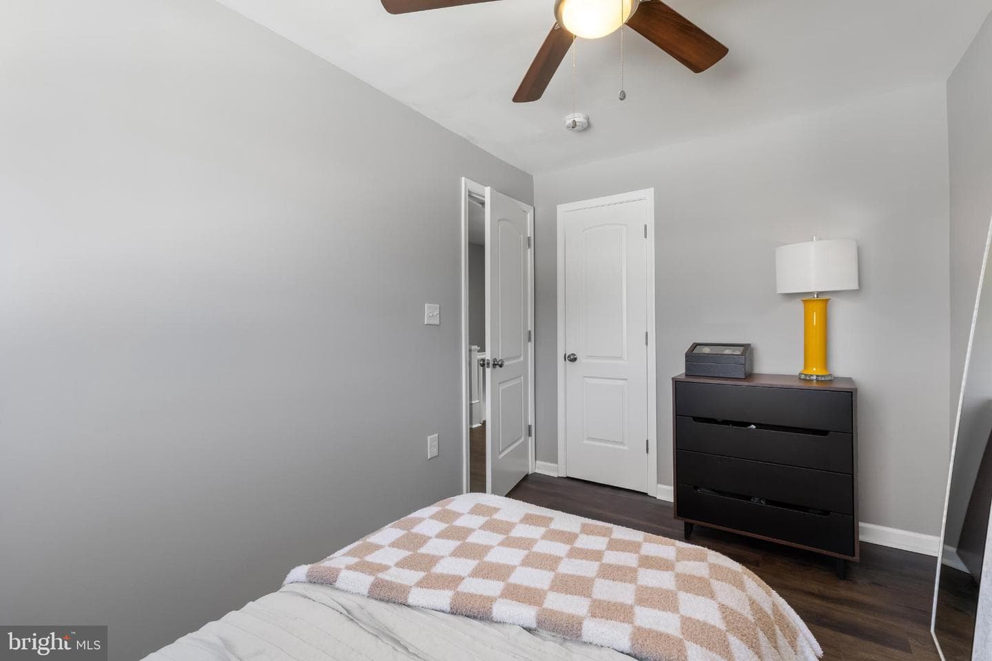 1002 W 43rd Street photo 13