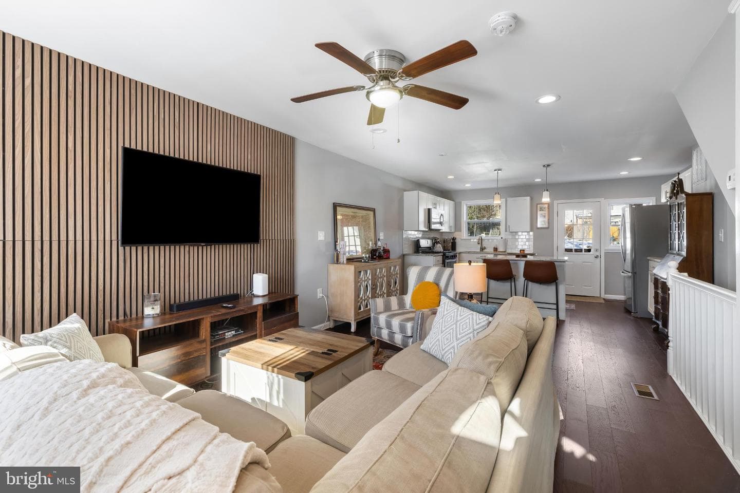 1002 W 43rd Street photo 3