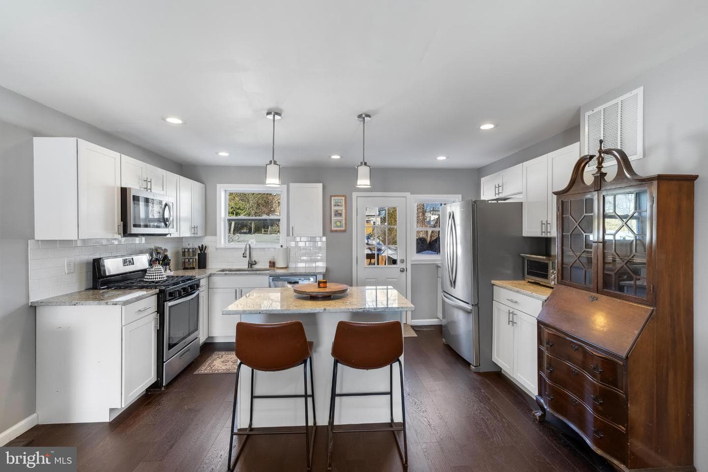 1002 W 43rd Street photo 6