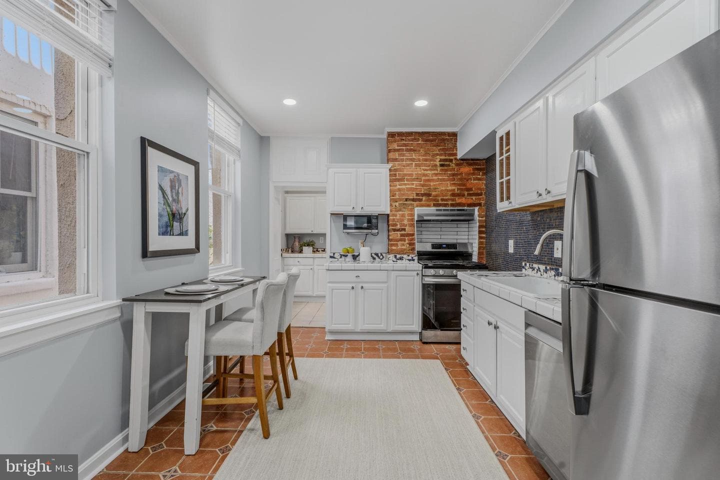 236 Cross Street E photo 8