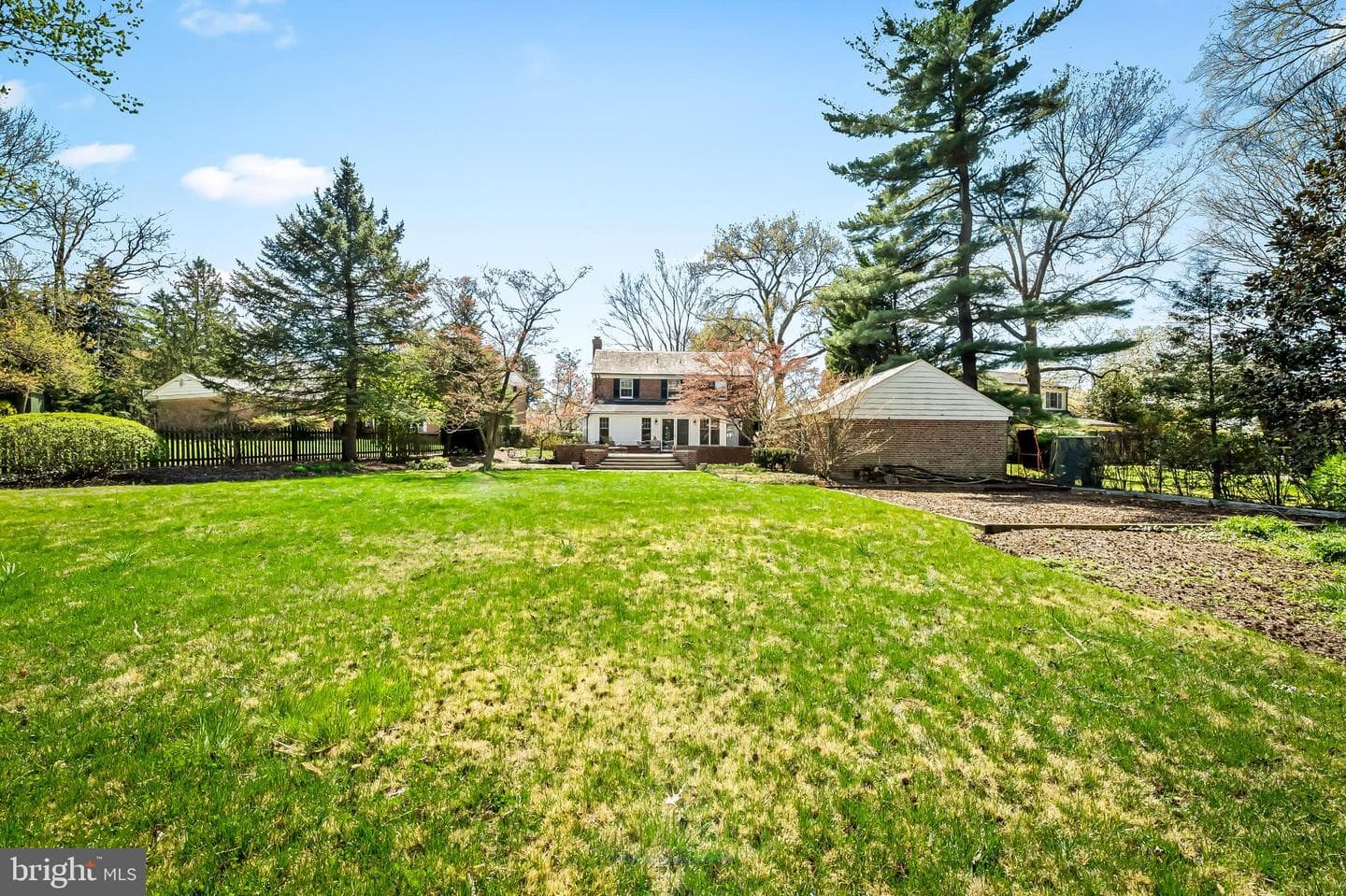 5911 Meadowood Road photo 2