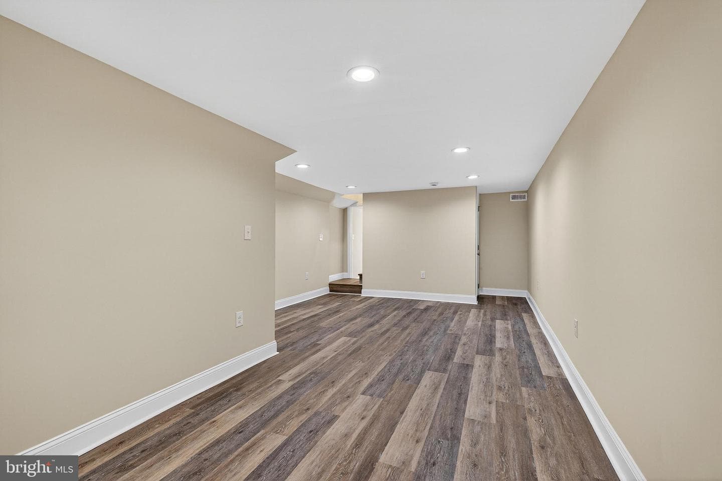 2430 E Lafayette Avenue photo 21
