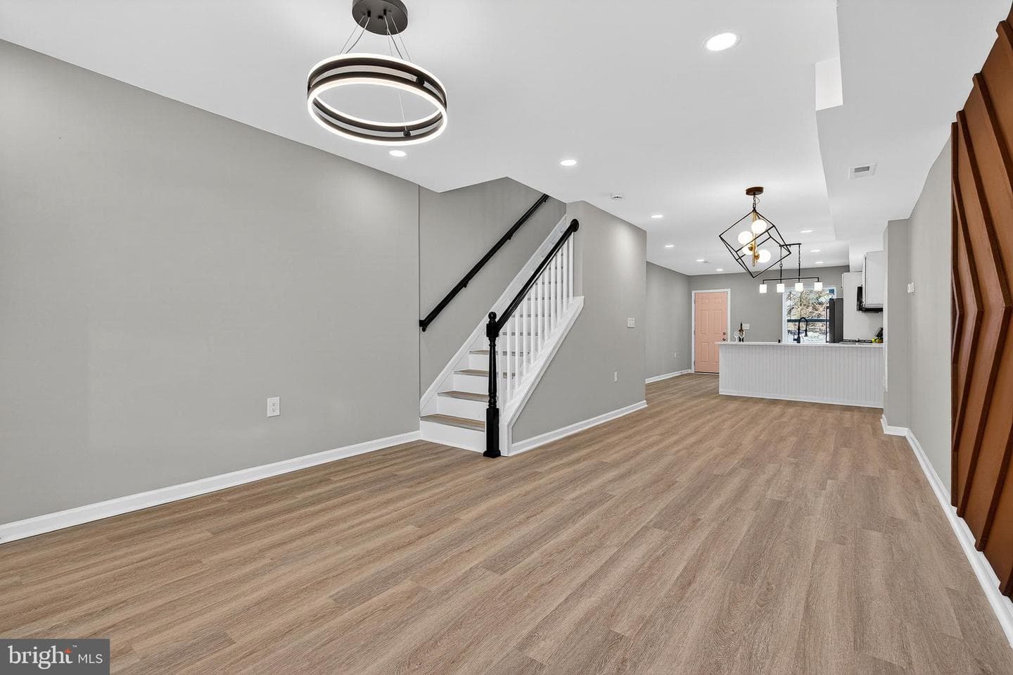 2822 Harlem Avenue photo 11
