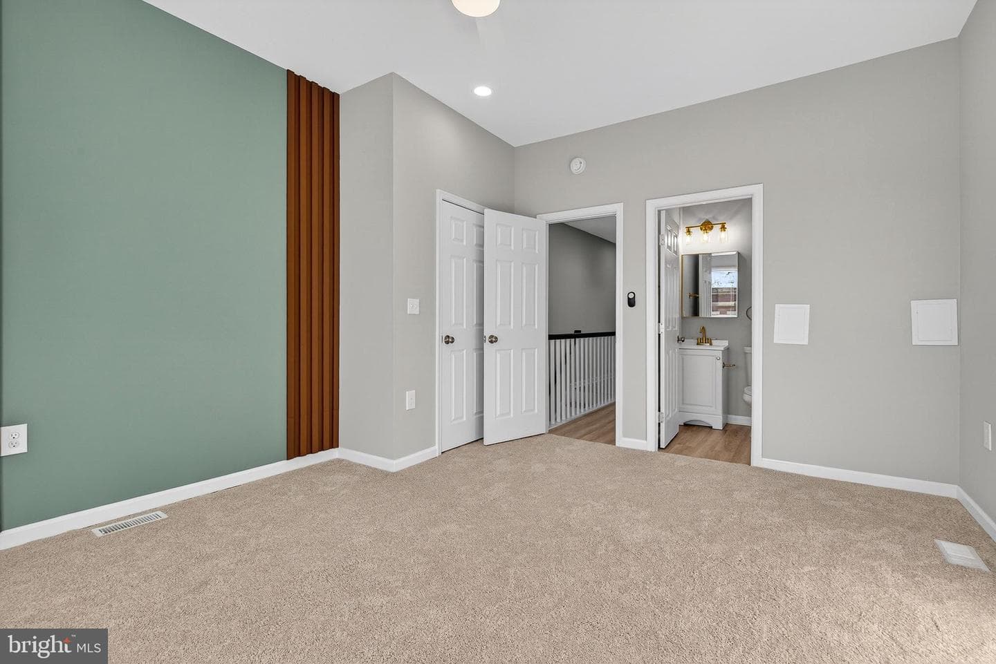 2822 Harlem Avenue photo 16