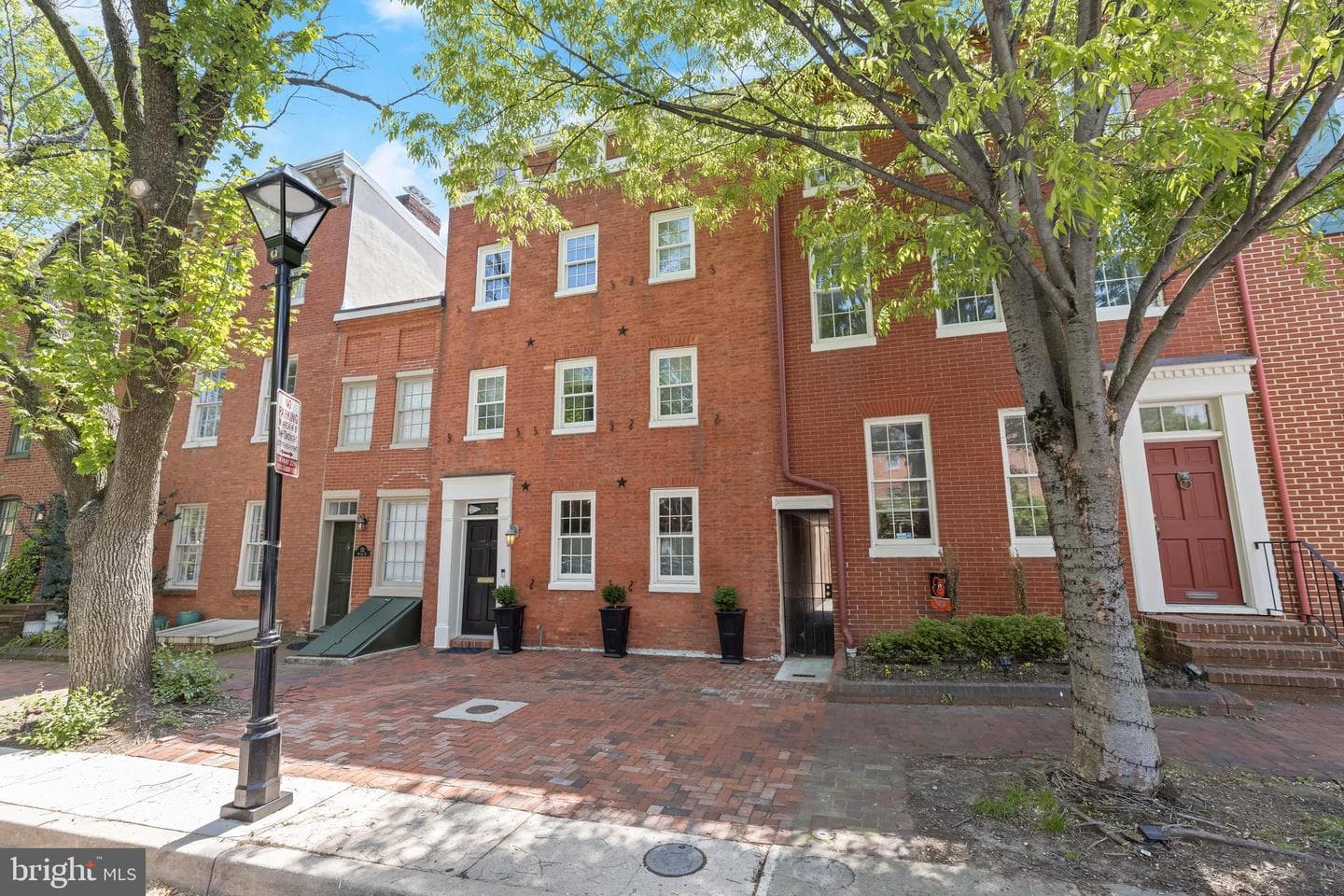 133 W Lee Street