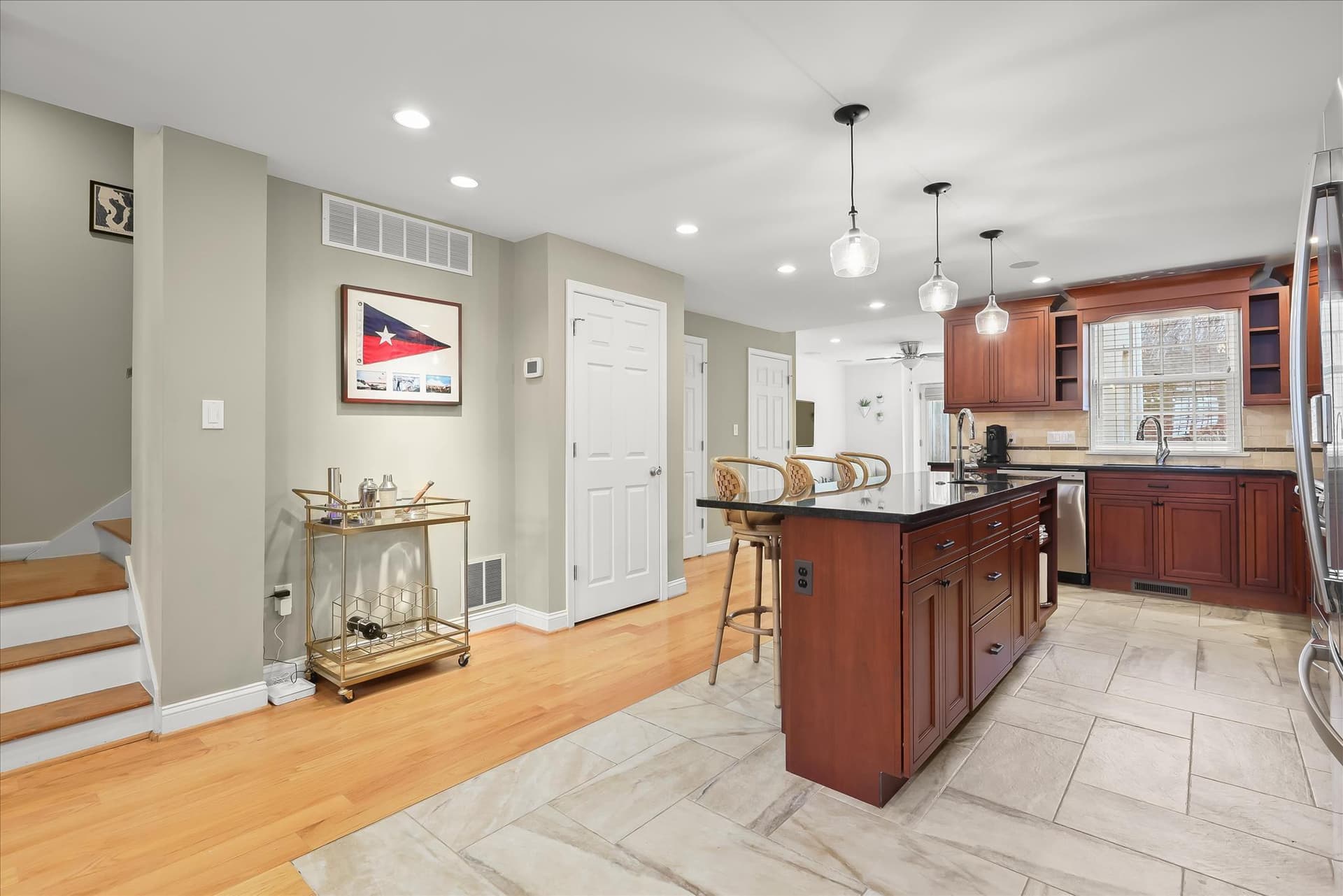 133 W Lee Street photo 10