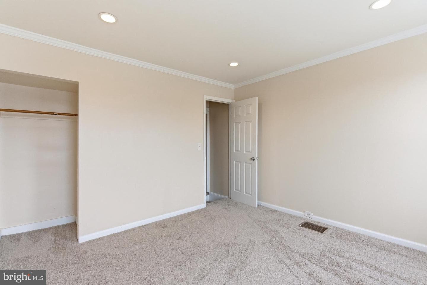 224 S Haven Street photo 13