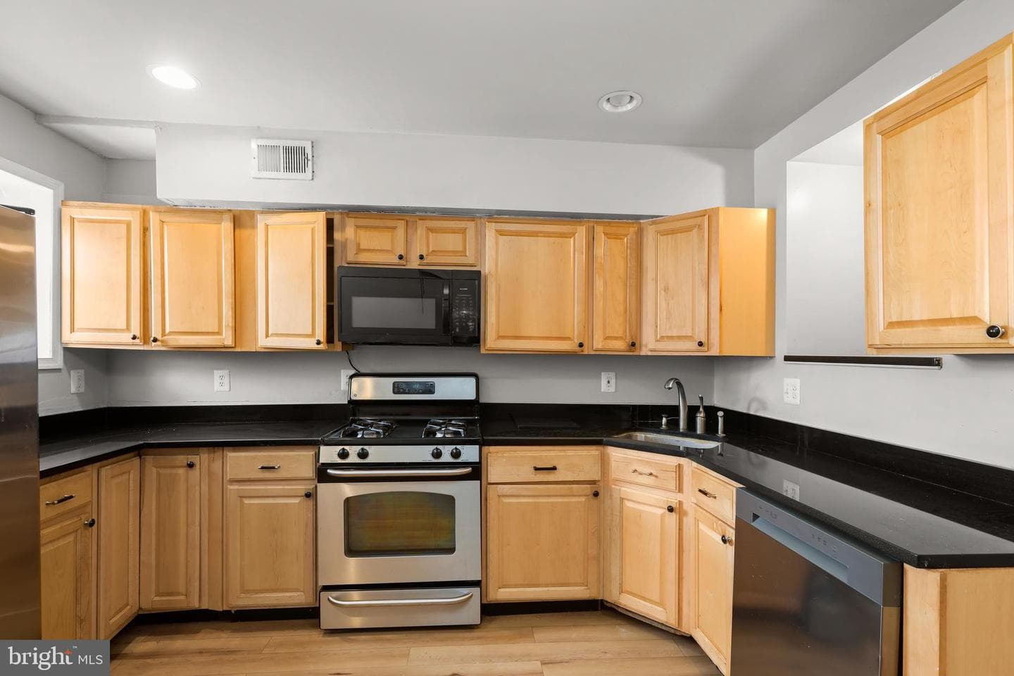 1012 W Lombard Street photo 16