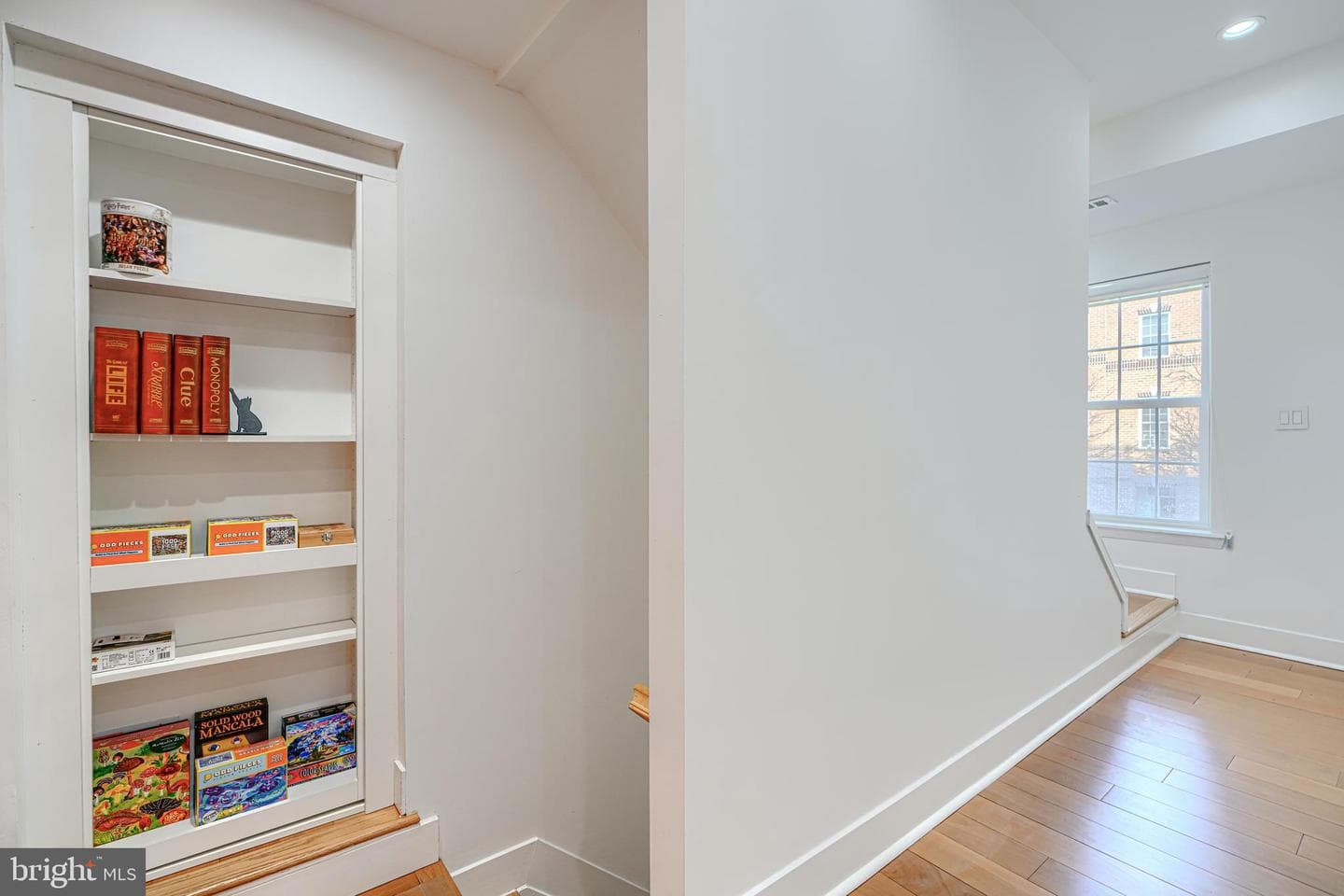 2542 Foster Avenue photo 23