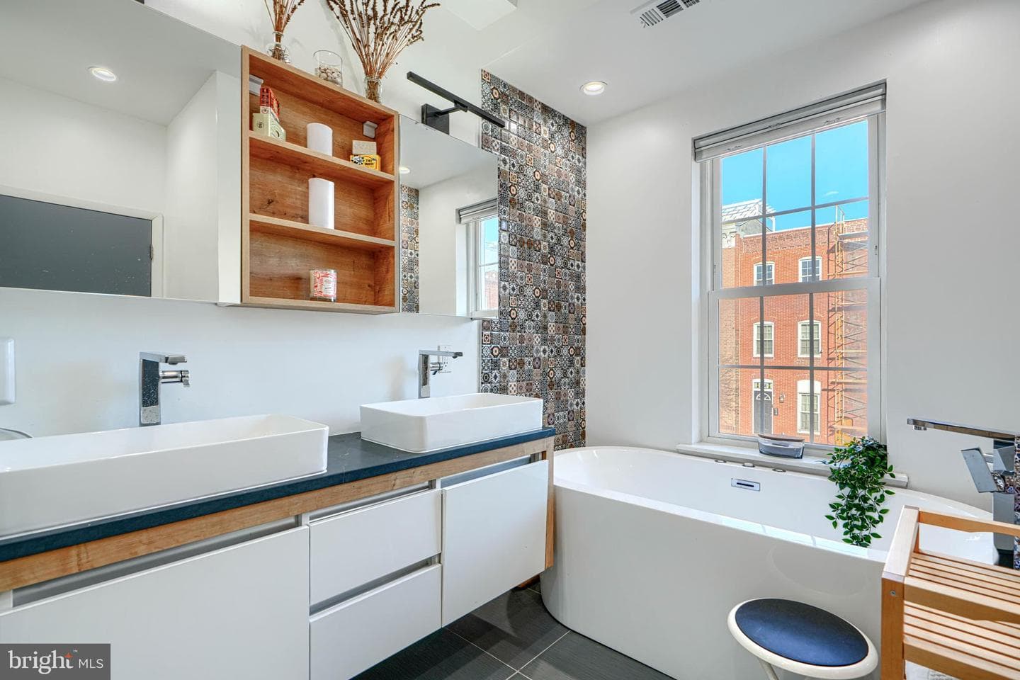 2542 Foster Avenue photo 40