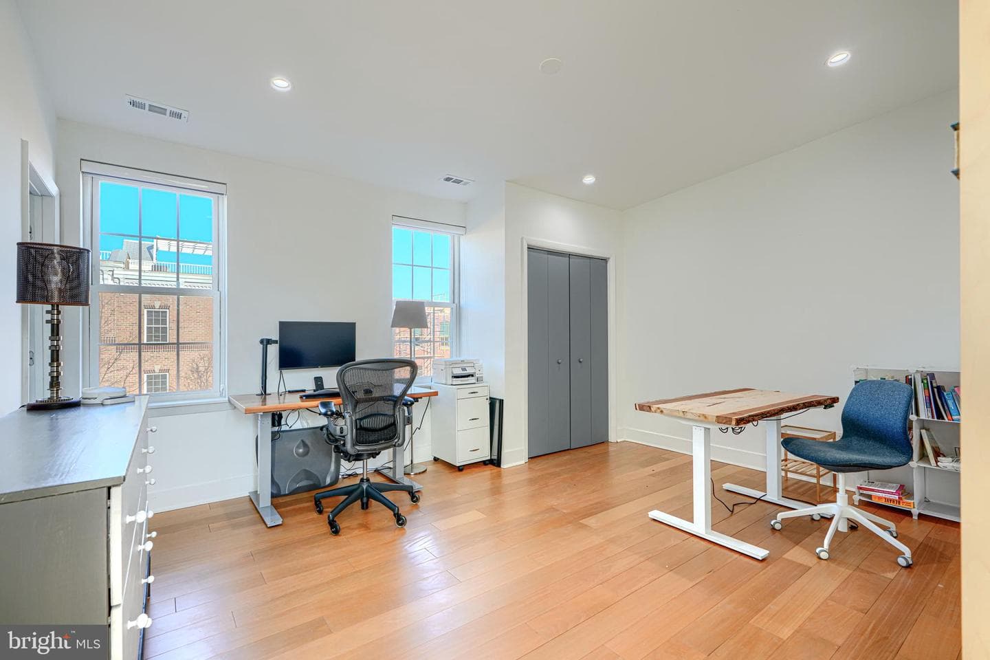 2542 Foster Avenue photo 51