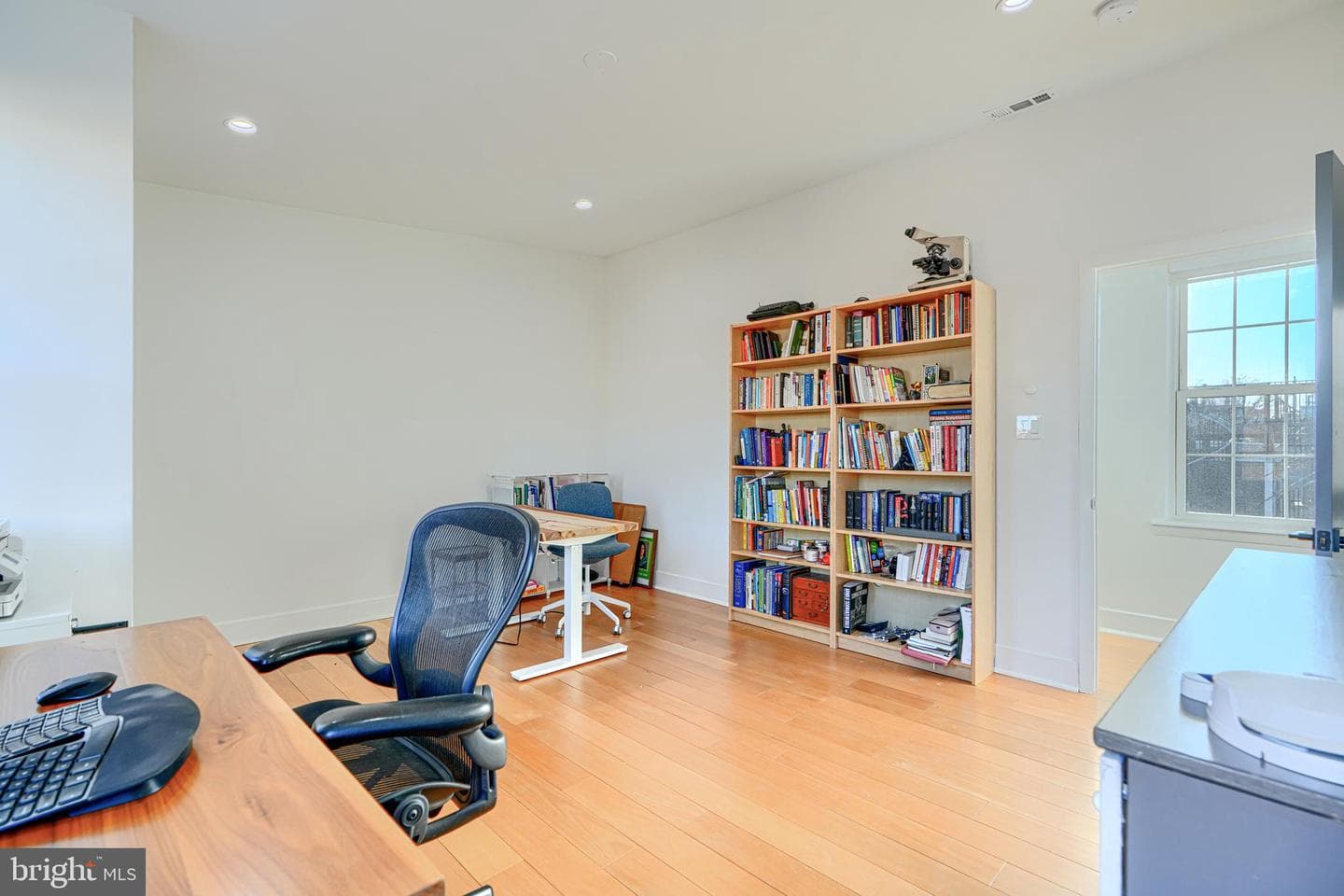 2542 Foster Avenue photo 52