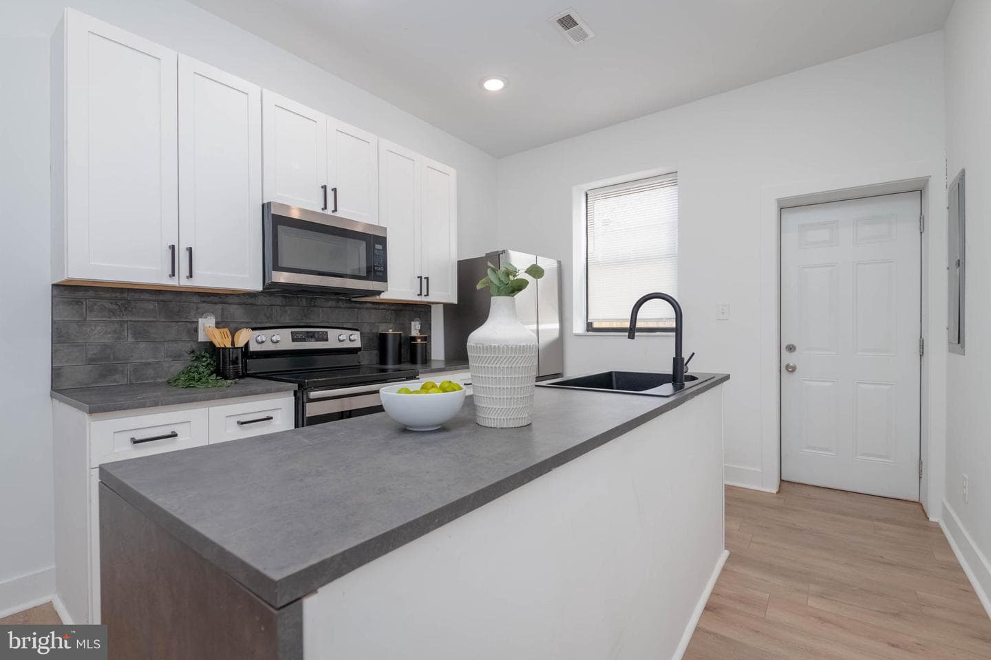 532 N Belnord Avenue photo 9