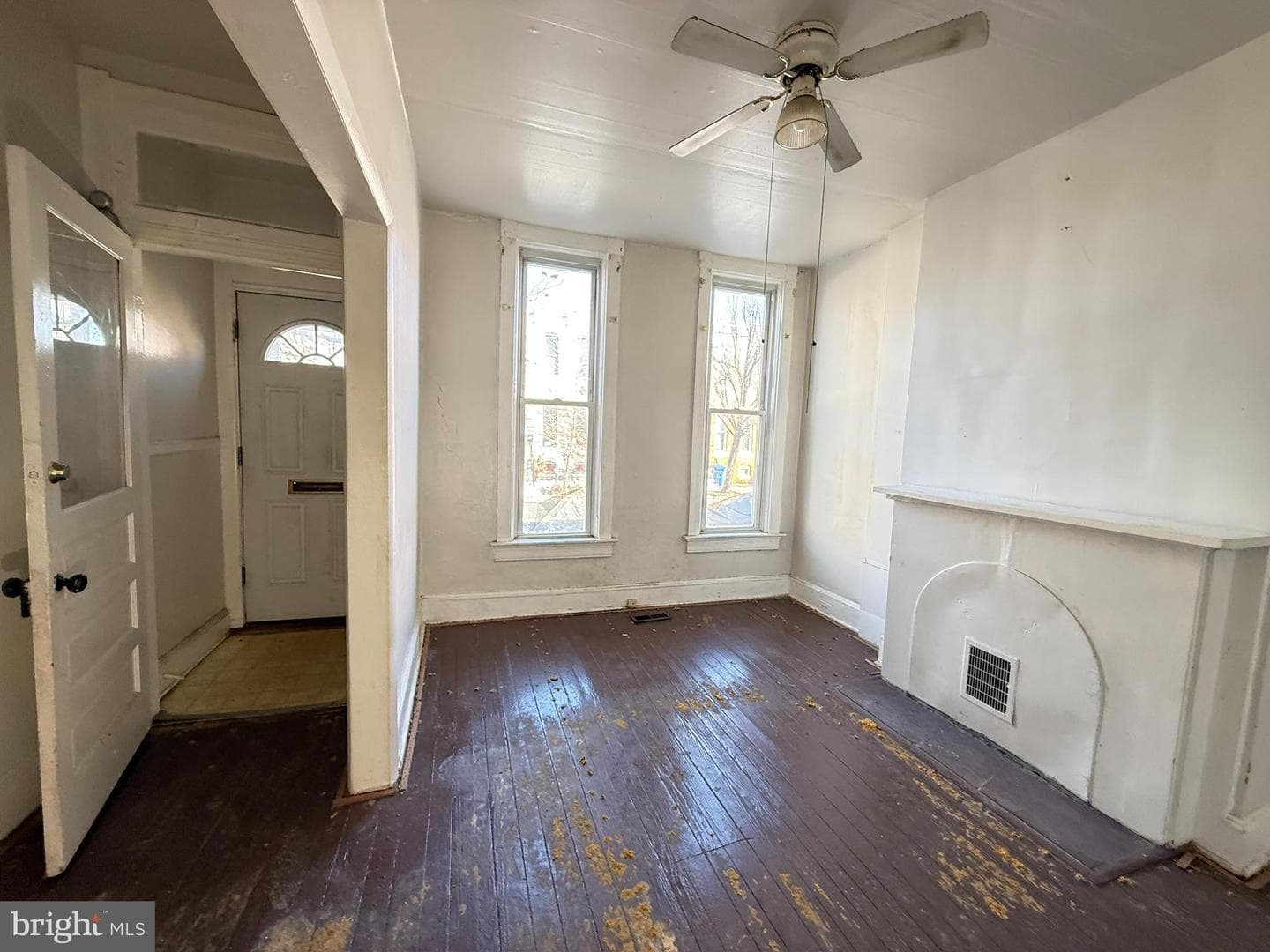 1552 N Carey Street photo 2