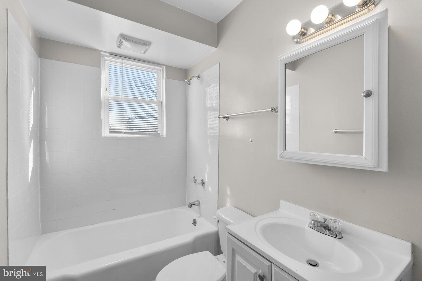 6103 Glenoak Avenue photo 10
