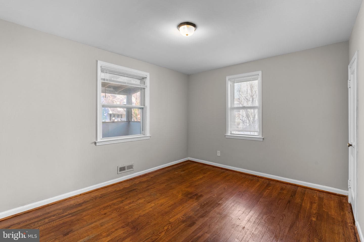 6103 Glenoak Avenue photo 11