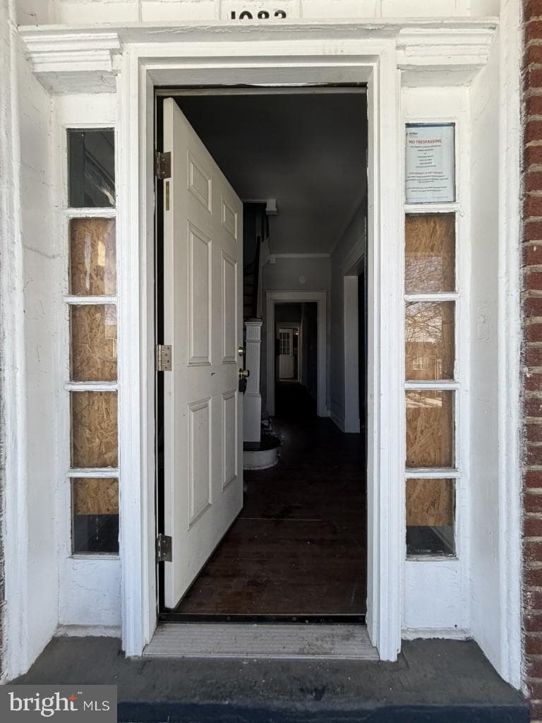 1083 Ellicott Driveway photo 3
