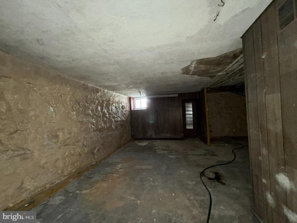 1083 Ellicott Driveway photo 32
