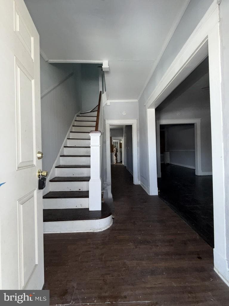 1083 Ellicott Driveway photo 4