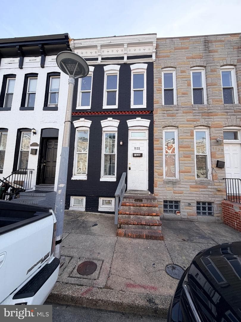 1133 Sargeant Street photo 1