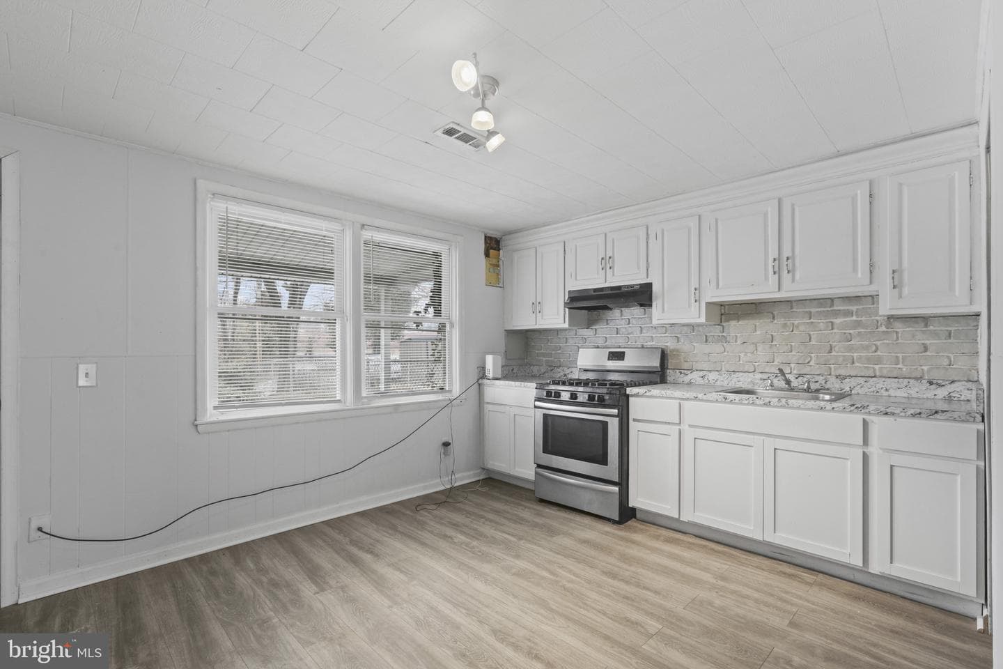 2619 Northshire Drive photo 8