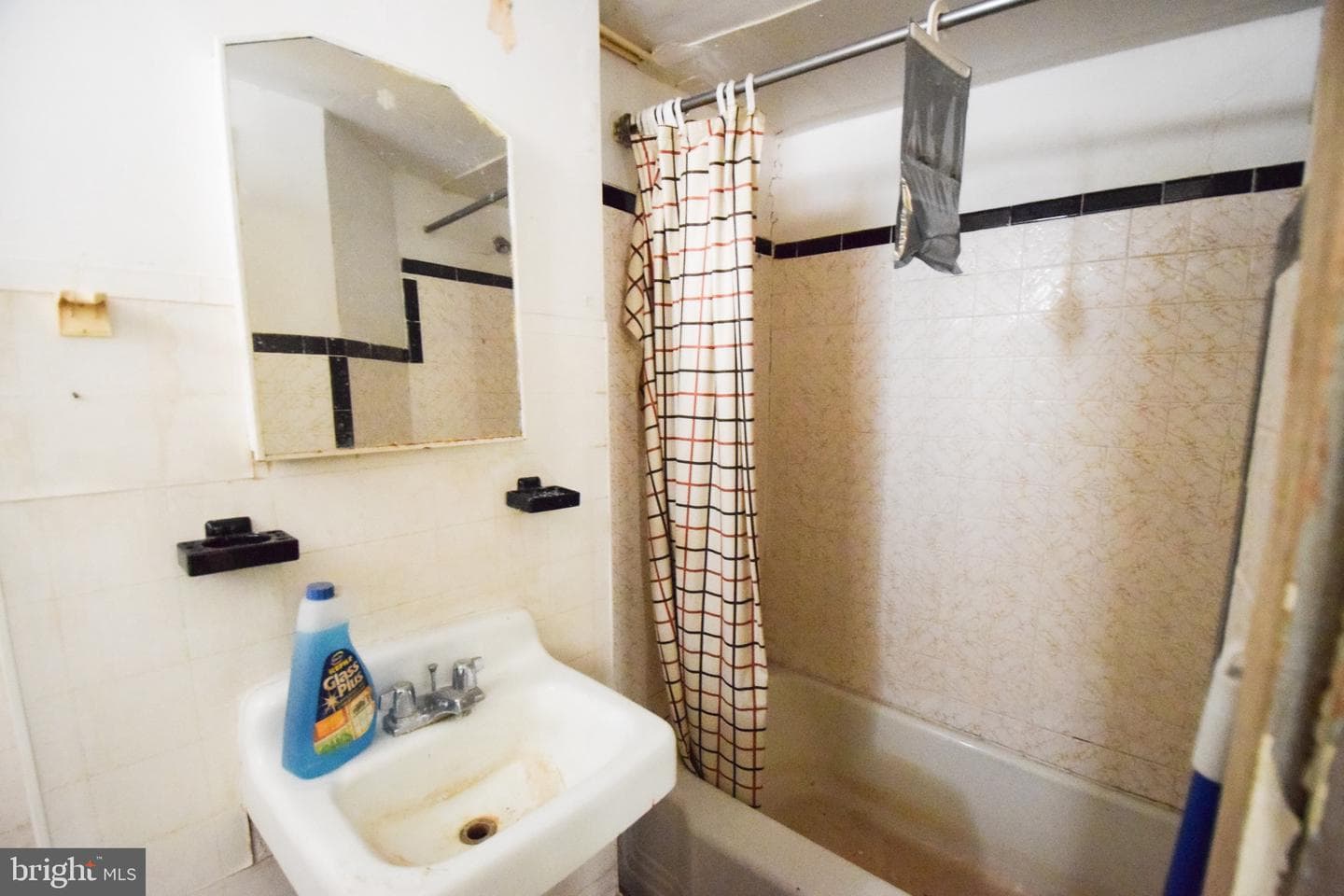 1620 Kingsway Road photo 41