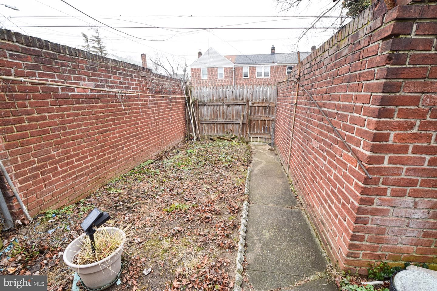 1620 Kingsway Road photo 46