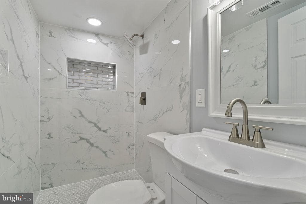 300 Denison Street photo 16