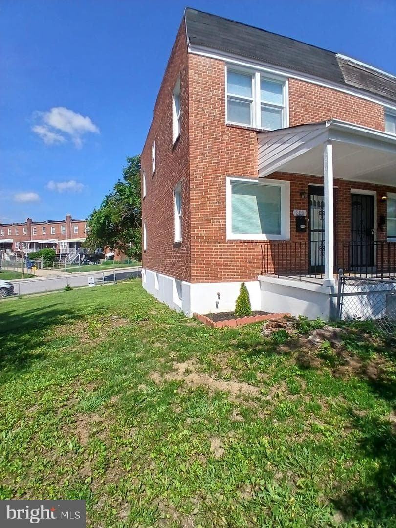 300 Denison Street photo 2
