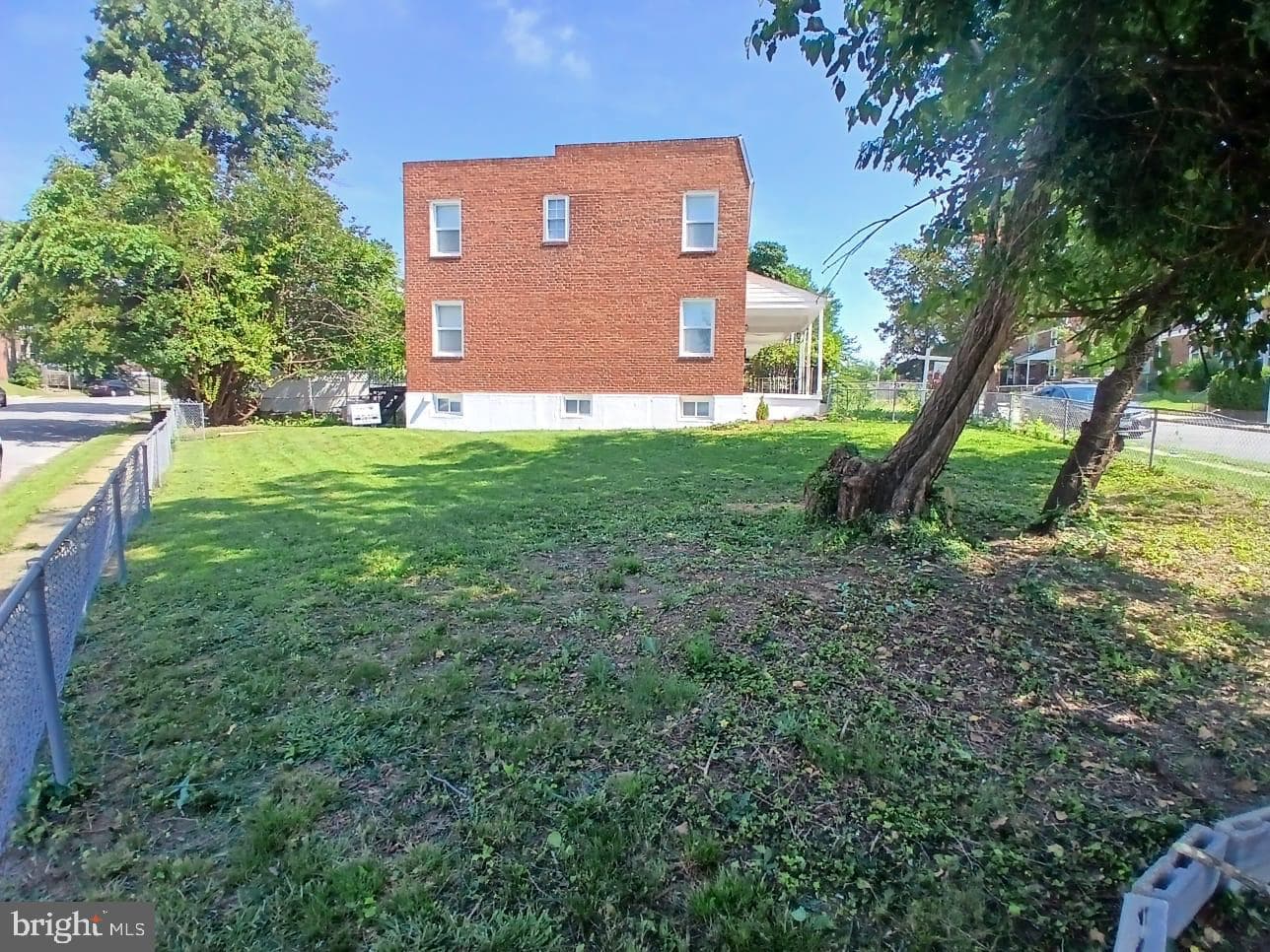 300 Denison Street photo 24