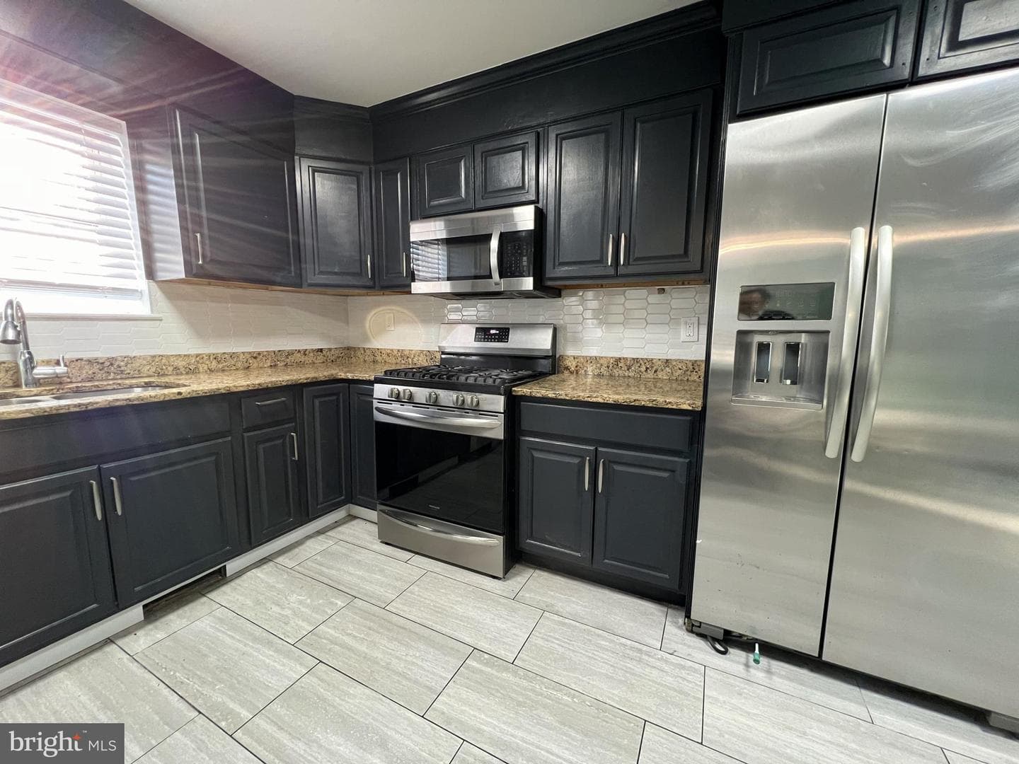 3651 Glengyle Avenue #2f photo 4