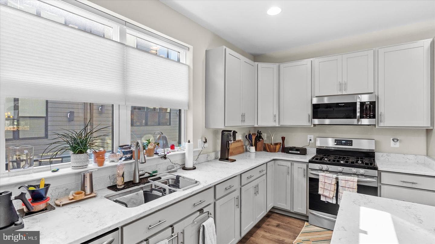 4005 Harmony Court photo 4