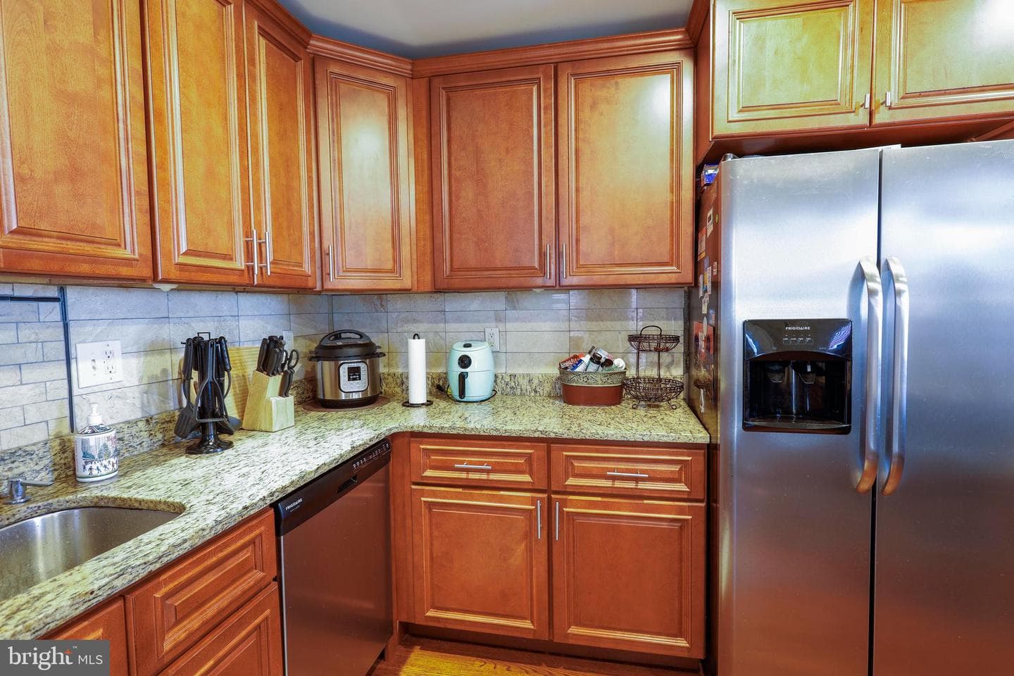 3011 Manhattan Avenue photo 6