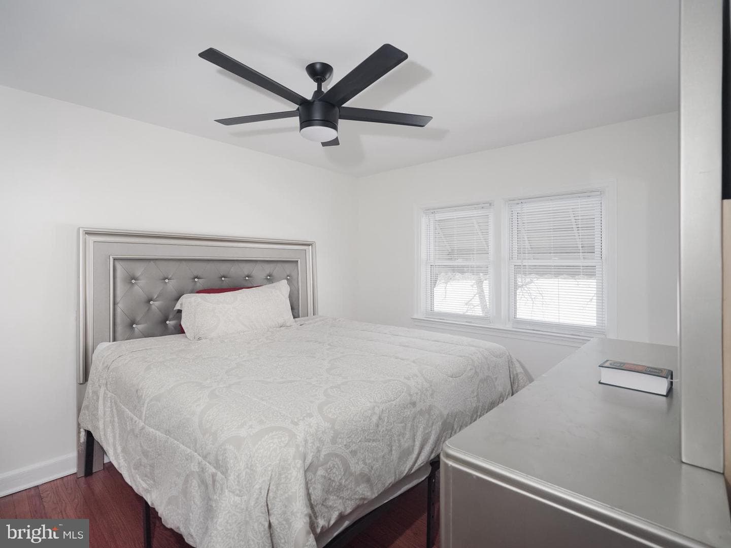 345 Martingale Avenue photo 10
