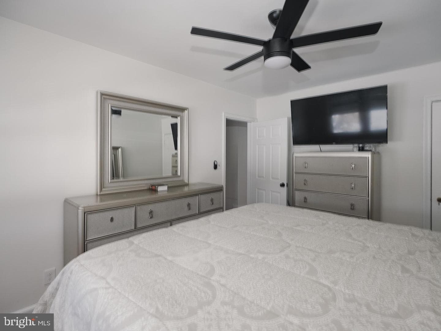 345 Martingale Avenue photo 9