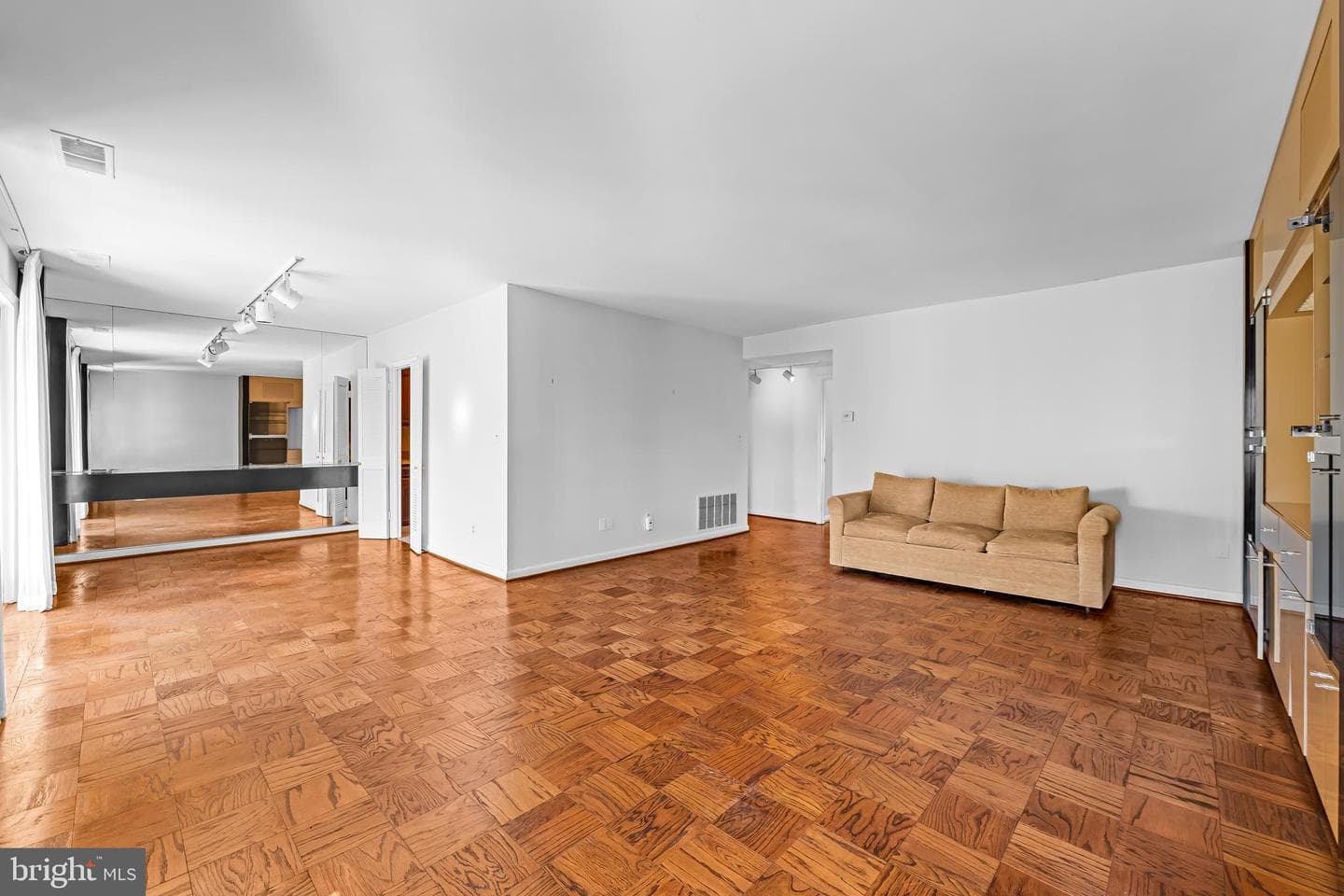 4 Cross Keys Road #4e photo 5