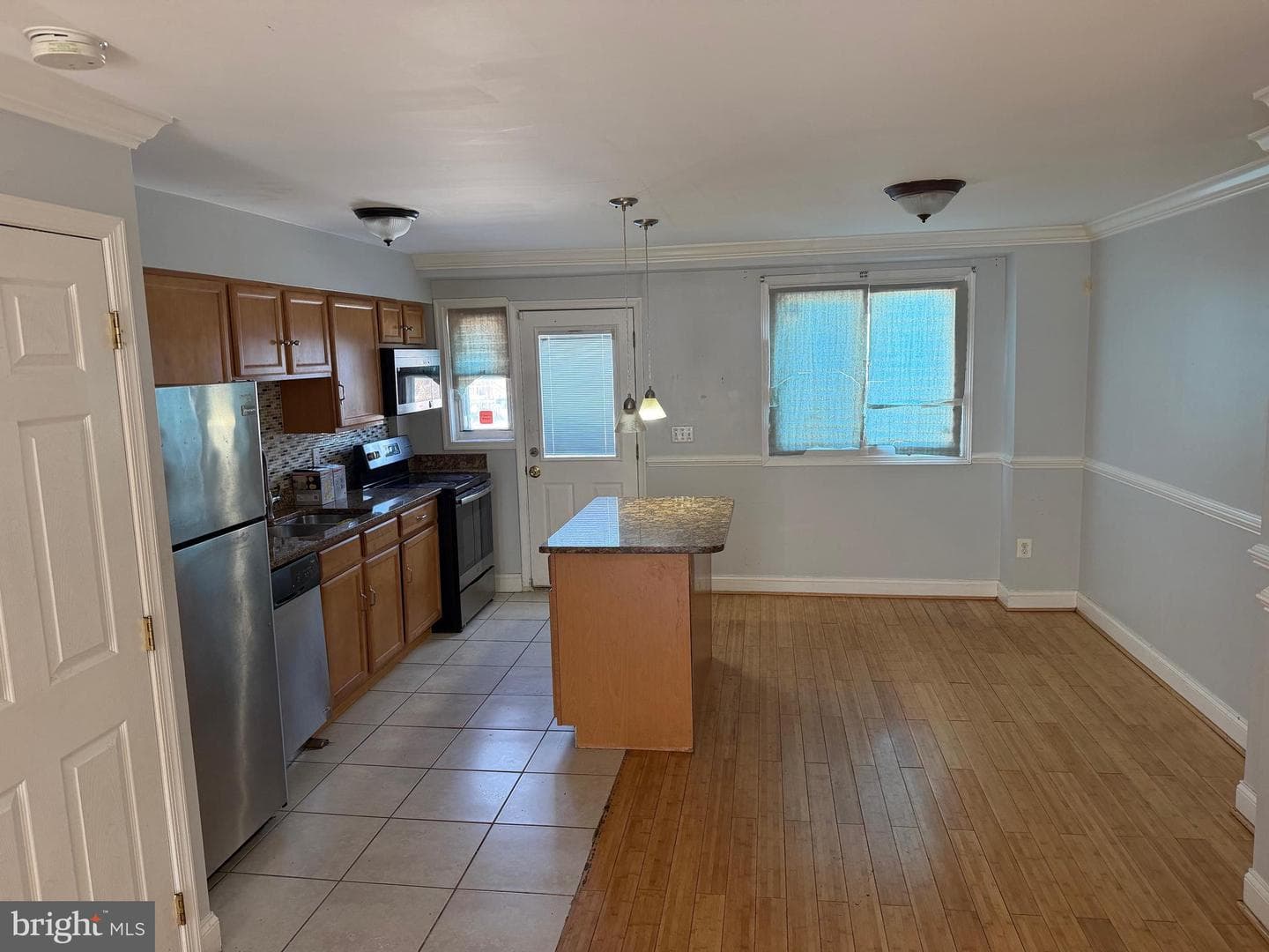 1215 N Augusta Avenue photo 3