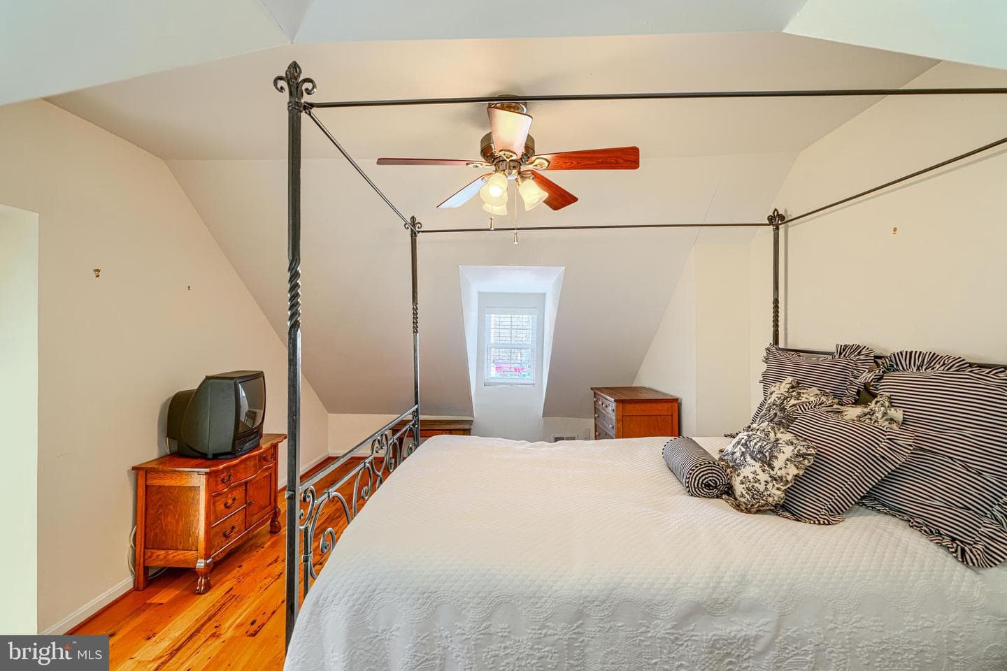 2102 Cambridge Street photo 25