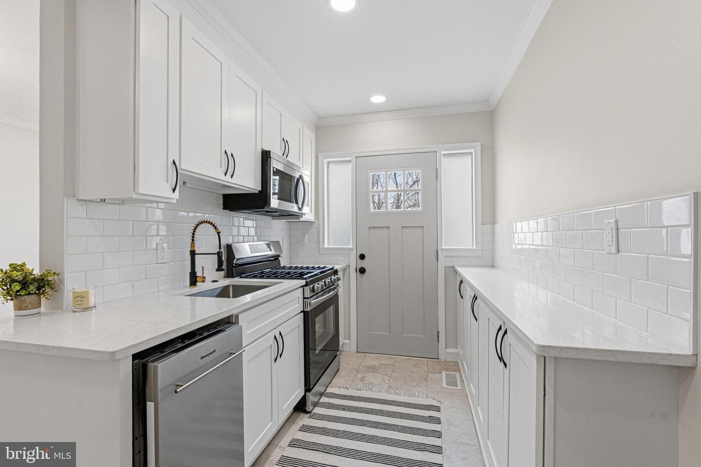 1326 Tompkins Street photo 8