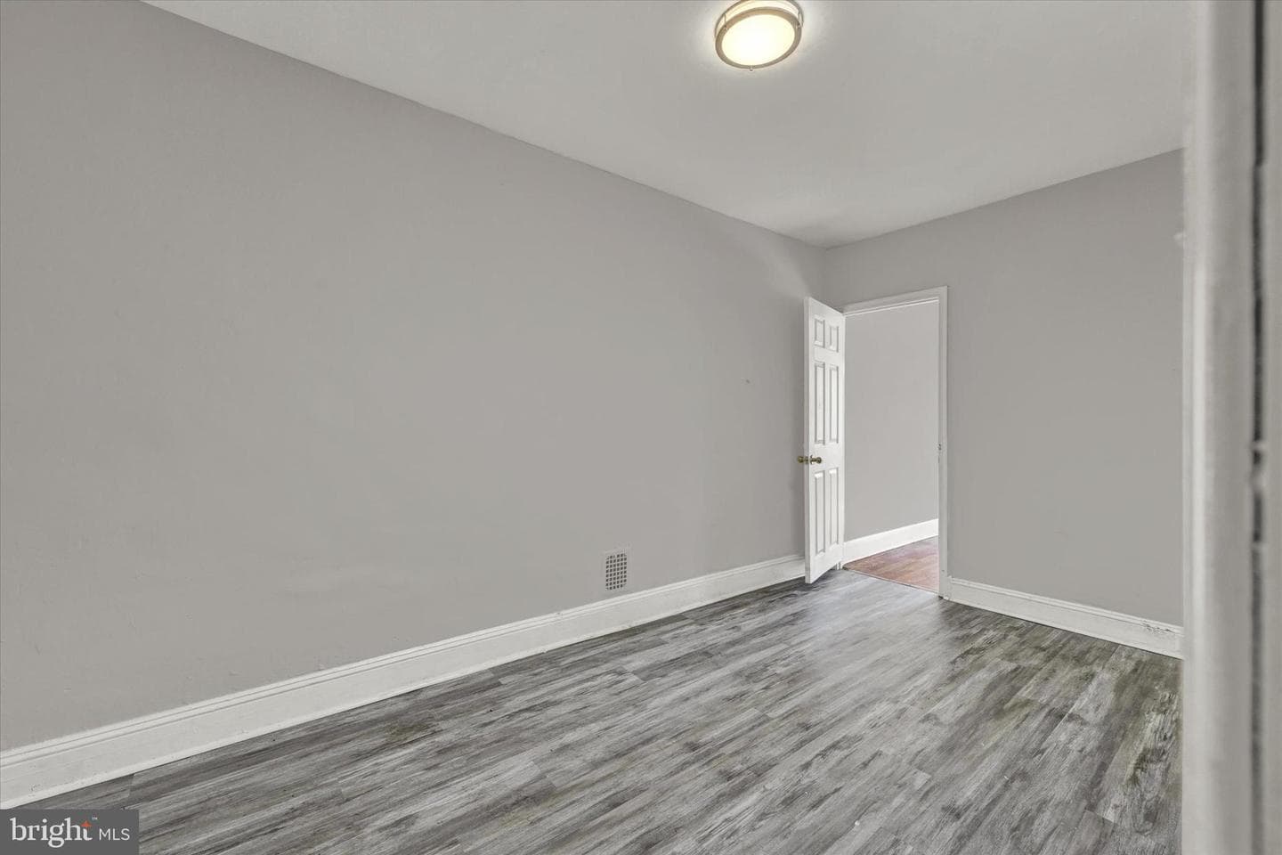 3408 E Fairmount Avenue photo 8