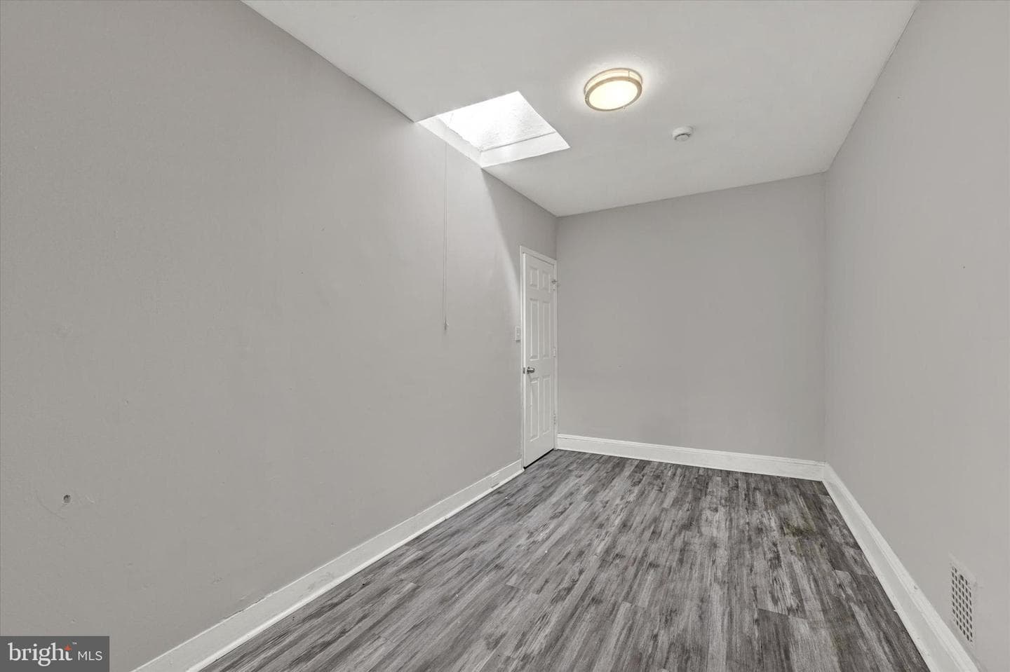 3408 E Fairmount Avenue photo 9