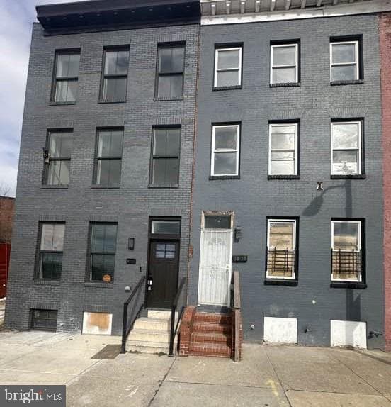 1030 W Franklin Street photo 1