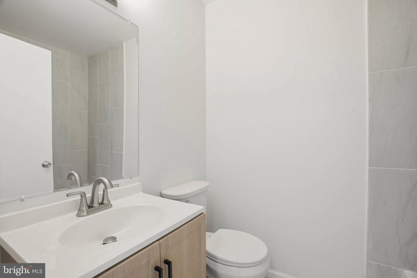 804 Arnold Court photo 12
