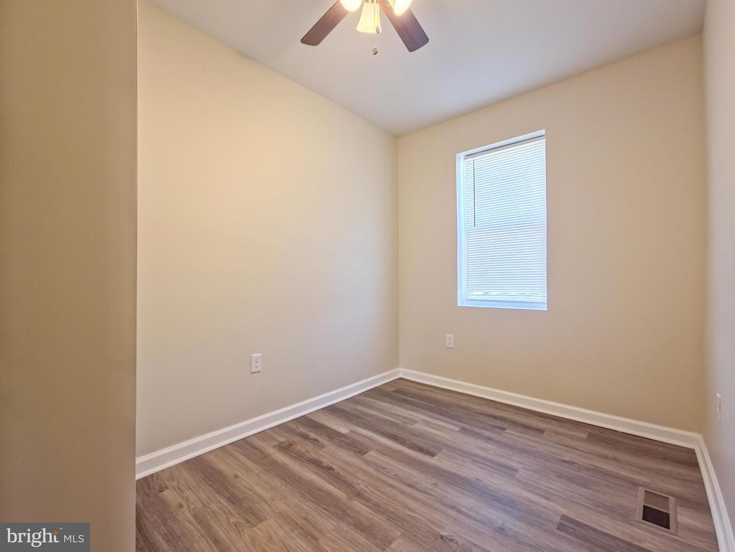 4911 Queensberry Avenue photo 11