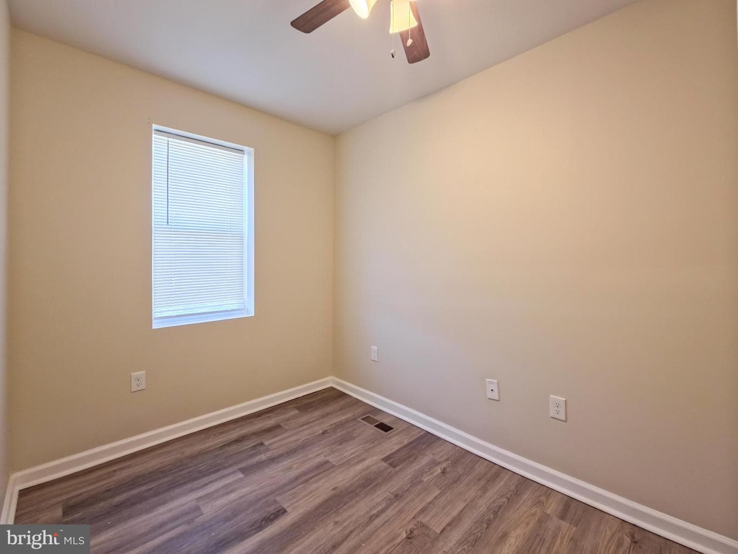 4911 Queensberry Avenue photo 12