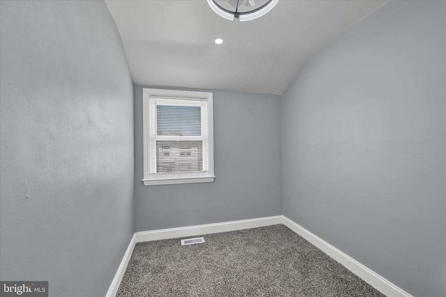 5404 Crismer Avenue photo 27