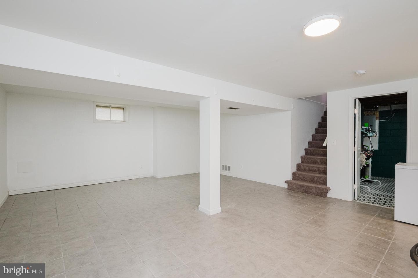 5709 Anthony Avenue photo 40