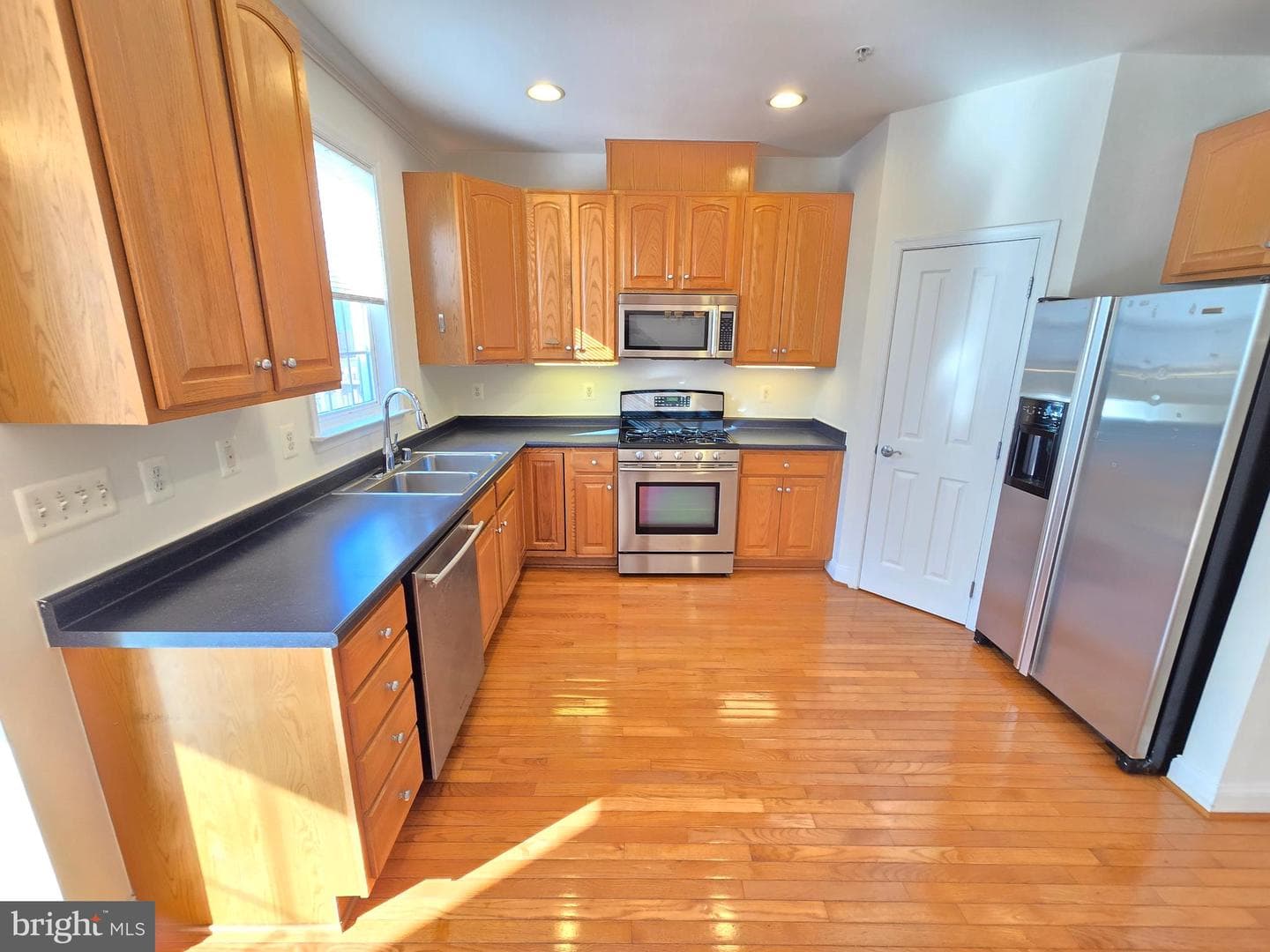 876 Ryan Street photo 5