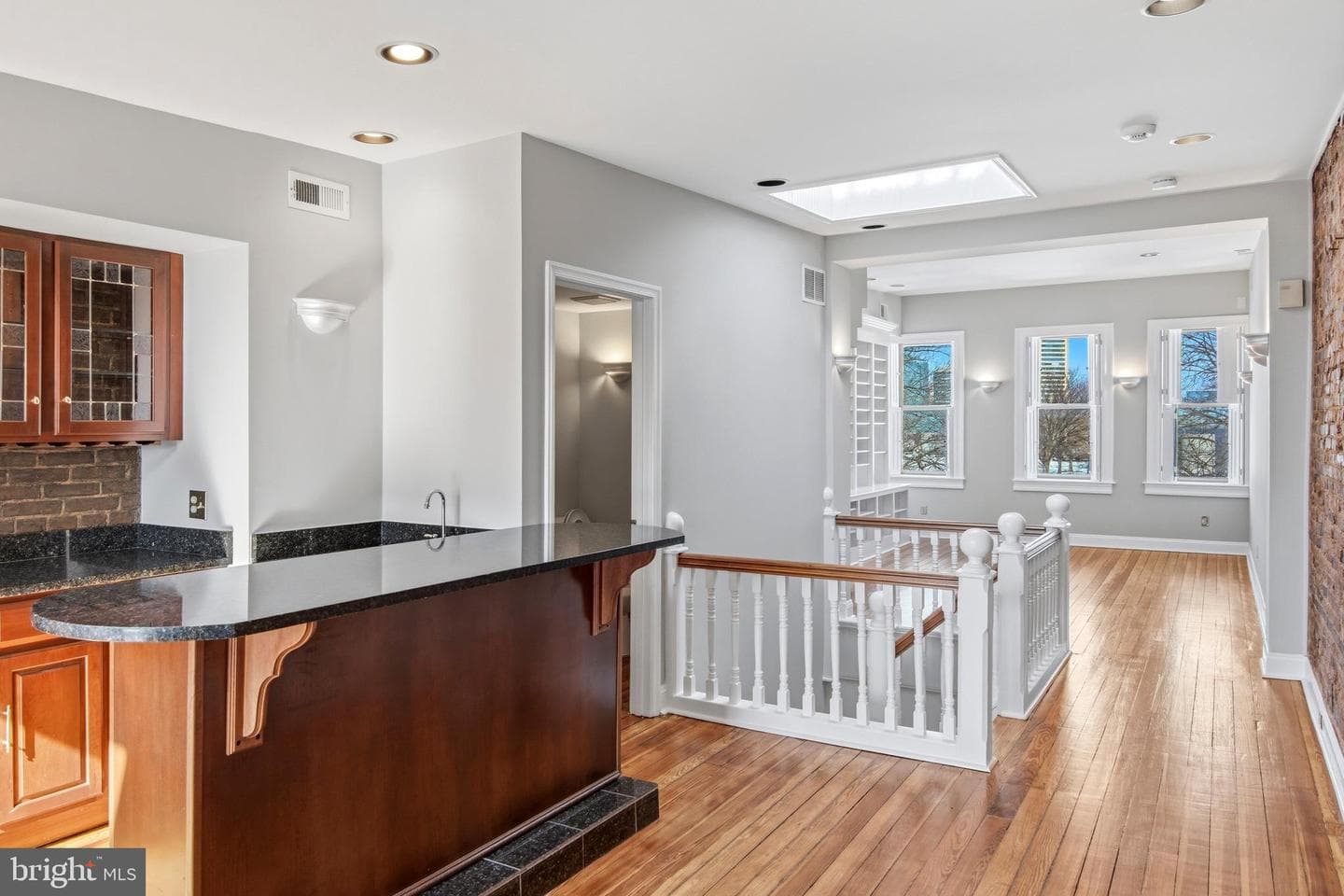 409 Warren Avenue photo 4