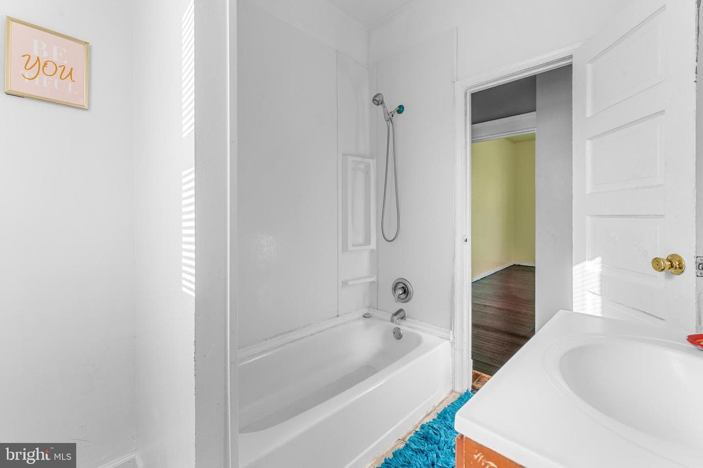 608 Tunbridge Road photo 17